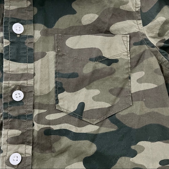 {preloved} Boy’s GAP Camo Button Down Shirt - Picture 3 of 5